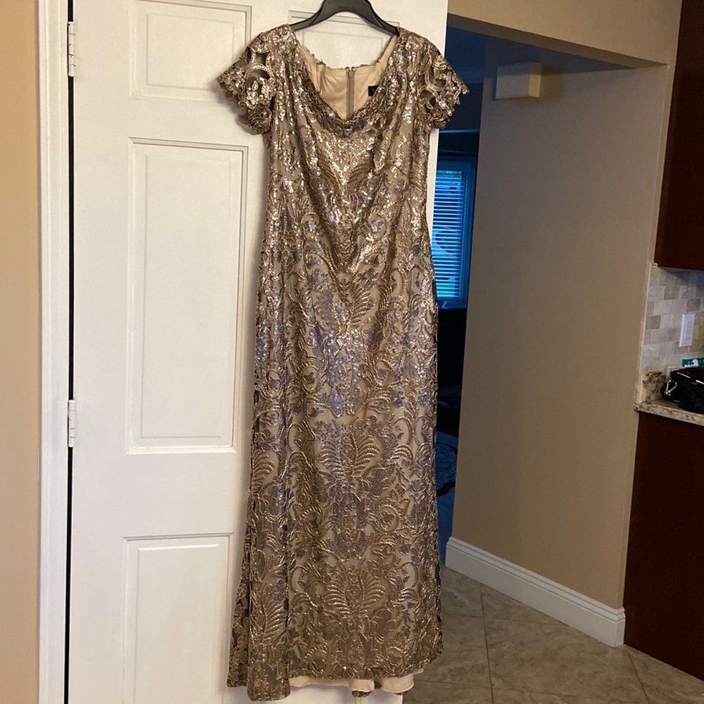 Evening dress by Tadashi Shoji
